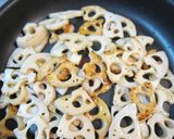 ふわっと甘辛♪蓮根とさつまいものきんぴら作り方4写真
