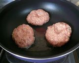 ポークハンバーグ～しめじのデミソースで！作り方3写真