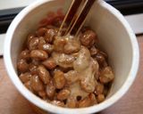 納豆と刻みうどんのごま油焼き作り方3写真
