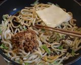 納豆と刻みうどんのごま油焼き作り方5写真