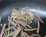 簡単★牛とごぼうの炒め煮　牛バラ紅茶煮で作り方2写真