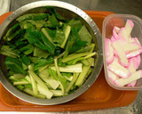 節約・青菜とかまぼこのオイスター炒め作り方1写真