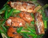 サンマの蒲焼缶で簡単♪ネギとサンマの煮物作り方2写真