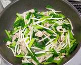 ごま油香る小松菜と豚肉の塩焼きそば作り方2写真
