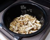 【きのこの炊き込みご飯】炒めて美味しさアップ!!作り方4写真