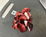 茹でタコとドライトマトの炒め物作り方1写真