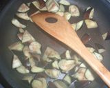 捨てないで!深緑色キャベツのナス味噌炒め作り方3写真
