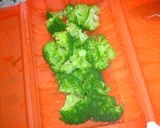 離乳食初期~ ブロッコリーの穂作り方1写真