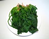 ハムで巻きます！旬菜ホウレン草作り方2写真
