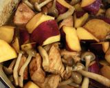 さつまいもと鶏肉のうま煮☆作り方5写真