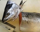 新巻鮭の簡単なおろし方作り方1写真