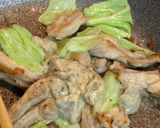 簡単！鶏せせりと春キャベツ炒め作り方3写真