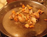 カセットコンロで鶏もも肉ゴボウのパエリア作り方4写真