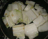 白菜としめじのミートソース缶炒め作り方2写真