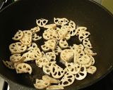 牛薄切り肉とれんこんの甘辛キムチ炒め作り方2写真