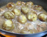 鶏もも肉と新じゃがいもの味噌煮っころがし作り方4写真