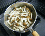 豚肉としめじのわさび醤油和え作り方2写真