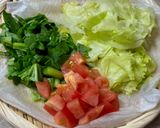 かぼちゃとトマトとレタスで栄養満点♡お味噌汁♪作り方2写真
