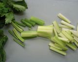 セロリと豚肉の塩こしょう炒め作り方1写真