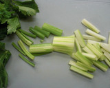 セロリと豚肉の塩こしょう炒め作り方1写真