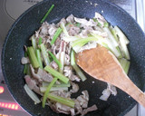 セロリと豚肉の塩こしょう炒め作り方6写真