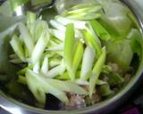 レンジで鶏ひき肉長ネギ油揚げ梅肉和え作り方2写真