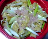 レンジで鶏ひき肉長ネギ油揚げ梅肉和え作り方5写真