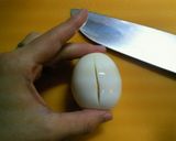ビックリ！まな板キレイなゆで卵の刻み方！作り方1写真