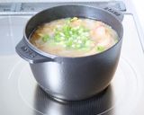 旨味ある【新玉コーンとカニカマのお味噌汁作り方3写真