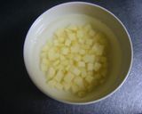 残った餃子の皮でミニピザ作り方1写真