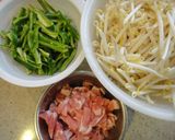節約レシピ♪たっぷりもやしの生姜焼き作り方1写真