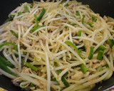 節約レシピ♪たっぷりもやしの生姜焼き作り方3写真