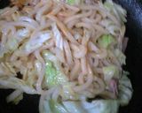B級な旨さ！酒盗オーロラソースの焼うどん作り方2写真