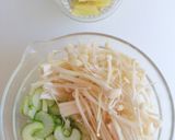 ぽかぽか♪鶏ひき肉とセロリの生姜スープ作り方1写真