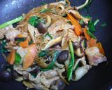 ビールによく合う豚肉茸春雨のピリ辛煮♫♬作り方4写真