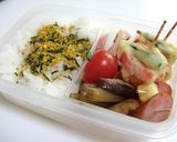 お弁当　ミニオクラとカニかまの天串作り方3写真