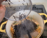 お手軽な【鶏とひじきの炒め煮】♪作り方3写真