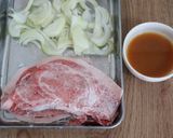 豚肉と玉ねぎの味噌にんにく炒め作り方1写真