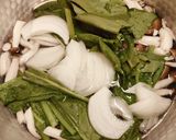 ほうれん草と玉ねぎのしめじ豆腐味噌汁作り方4写真