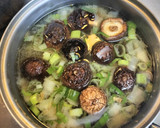椎茸と葱と大根の皮の生姜味噌汁作り方4写真