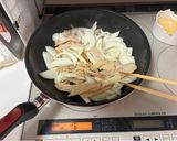 牛丼味付けで豚トロどんぶり😋作り方2写真