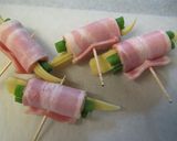 お弁当に彩り添えるベーコン巻き作り方3写真