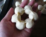 手で簡単に丸められるポンデリング作り方4写真