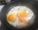 🍜袋麺＋🥓🍳ベーコンエッグ作り方1写真