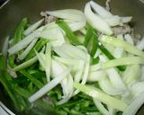 ドレッシングでつくる簡単～野菜炒め～作り方3写真