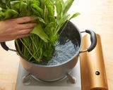 ほうれん草とフィッシュ&ナッツのごま和え作り方1写真