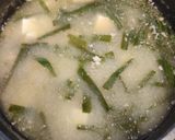 豆腐と鶏つくねとニラのお味噌汁作り方3写真