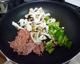 簡単　豚挽きしめじのマヨ醤油作り方3写真