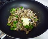 簡単　豚挽きしめじのマヨ醤油作り方4写真