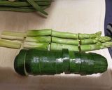 緑の野菜とベーコンのペペロンチーノ作り方1写真